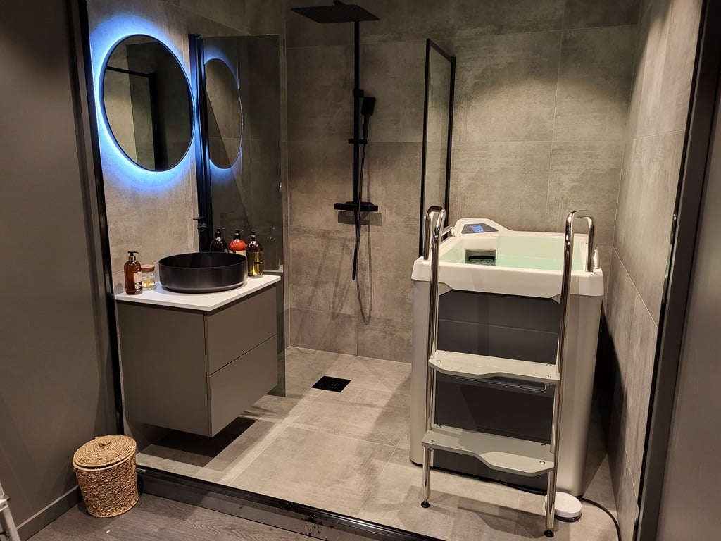 663C2F0D-E07B-44D3-A891-28EFA2C05363_1_105_c